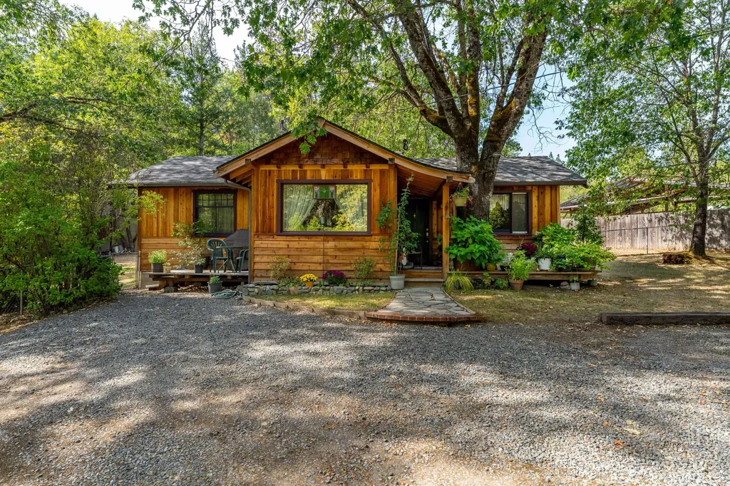 2906 Demaray Drive Grants Pass OR 97527