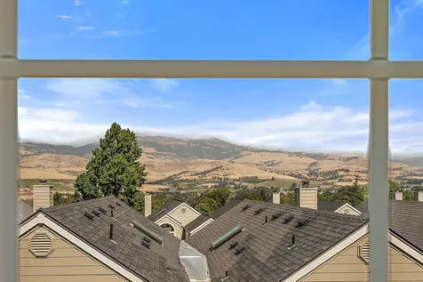 462 Lori Lane Ashland OR 97520