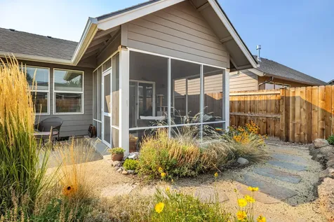 1742 NE 4th Street Redmond OR 97756