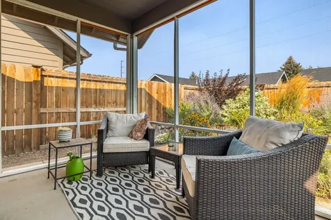 1742 NE 4th Street Redmond OR 97756