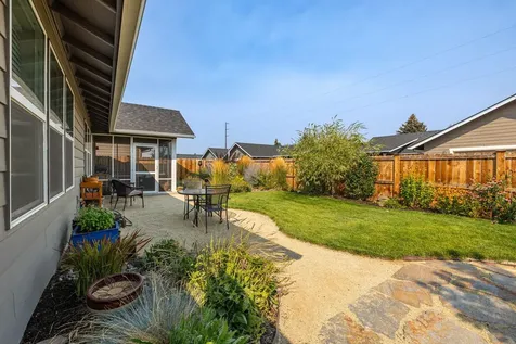 1742 NE 4th Street Redmond OR 97756