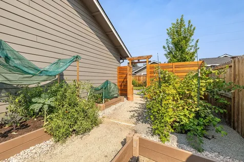 1742 NE 4th Street Redmond OR 97756