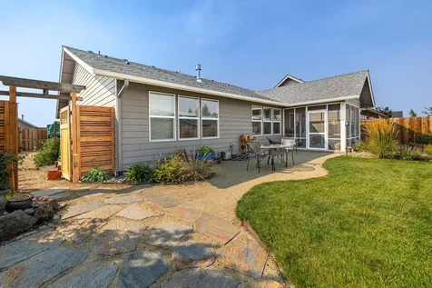 1742 NE 4th Street Redmond OR 97756