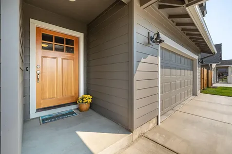 1742 NE 4th Street Redmond OR 97756