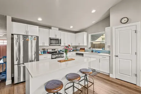 1742 NE 4th Street Redmond OR 97756