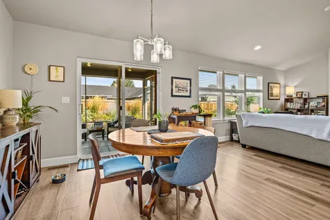1742 NE 4th Street Redmond OR 97756