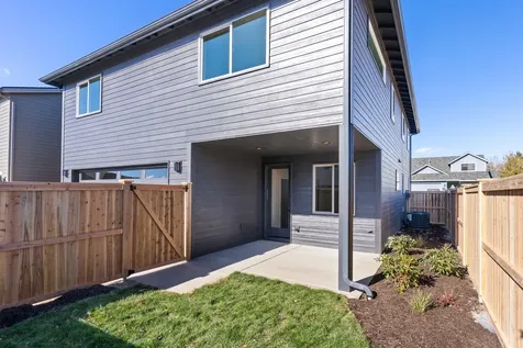 2745 NE Rainier Drive Bend OR 97701