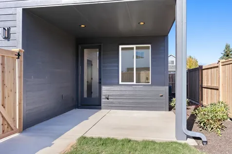 2745 NE Rainier Drive Bend OR 97701