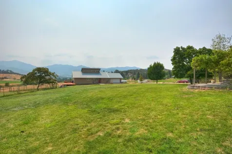 2585 David Lane Medford OR 97504