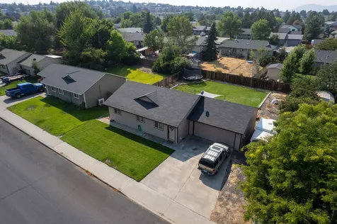 2025 SW 31st Street Redmond OR 97756