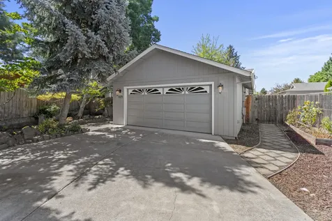 1371 Brook Court Medford OR 97504