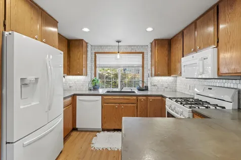 1371 Brook Court Medford OR 97504