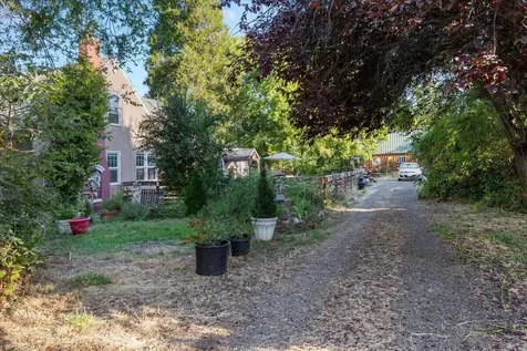 1966 Ross Lane Medford OR 97501