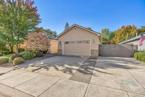 699 White Oak Avenue Central Point OR 97502