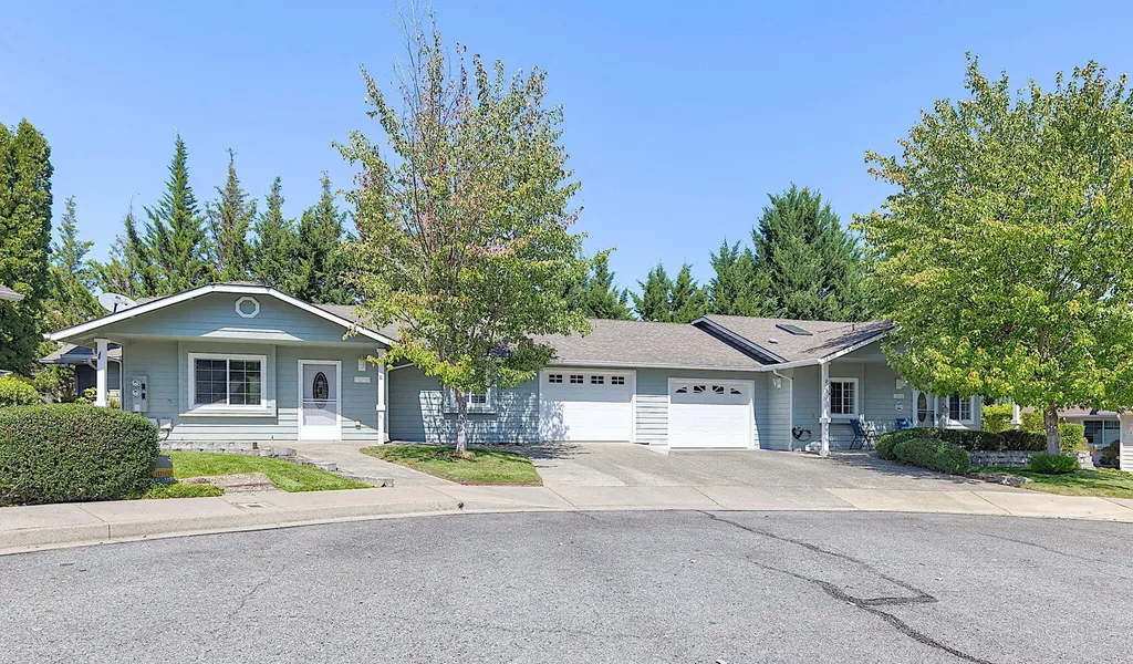 2028-2030 Duke Court Grants Pass OR 97527