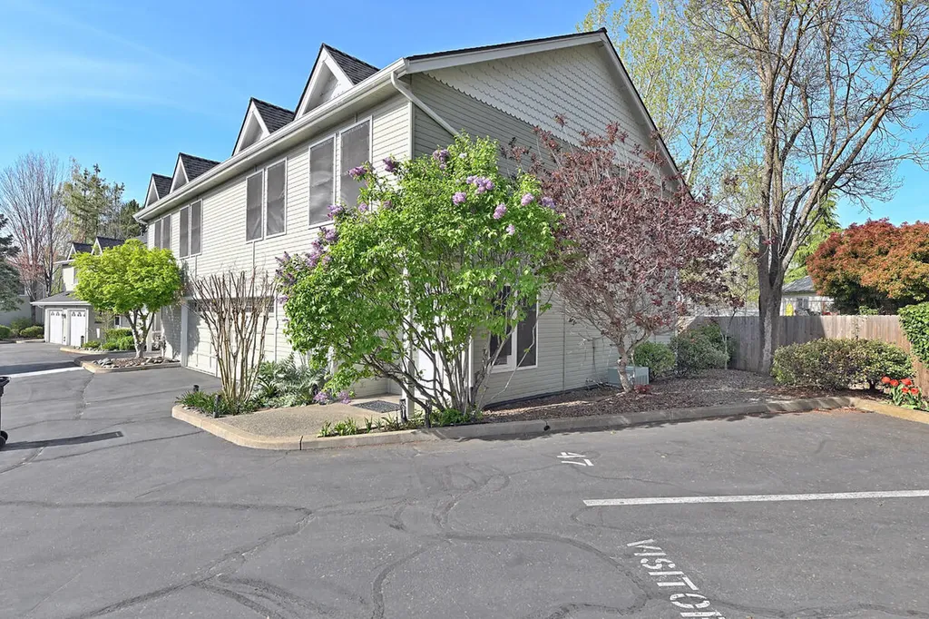 1224 N Modoc Avenue Medford OR 97504
