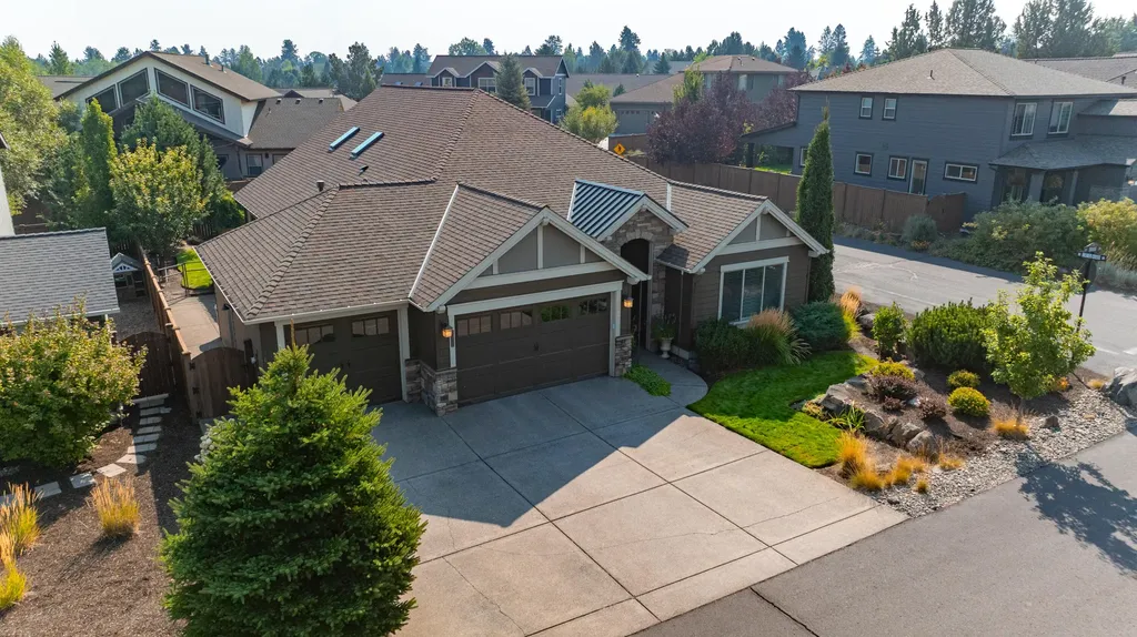 61120 Manhae Loop Bend OR 97702