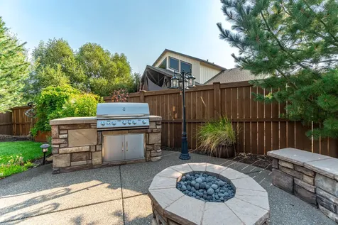 61120 Manhae Loop Bend OR 97702
