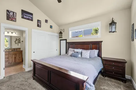 61120 Manhae Loop Bend OR 97702