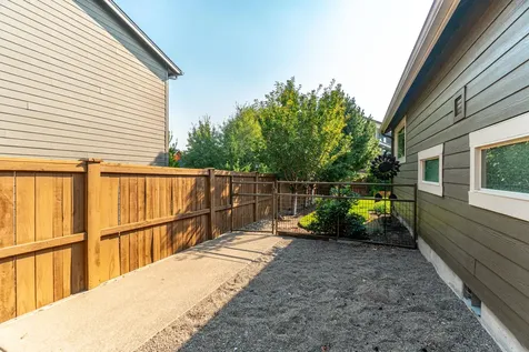 61120 Manhae Loop Bend OR 97702