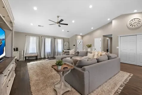 4398 Avenue H White City OR 97503