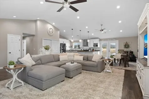 4398 Avenue H White City OR 97503