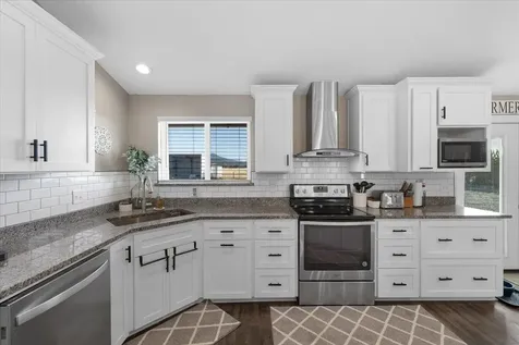 4398 Avenue H White City OR 97503