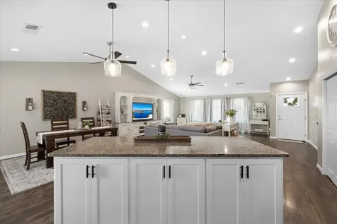 4398 Avenue H White City OR 97503