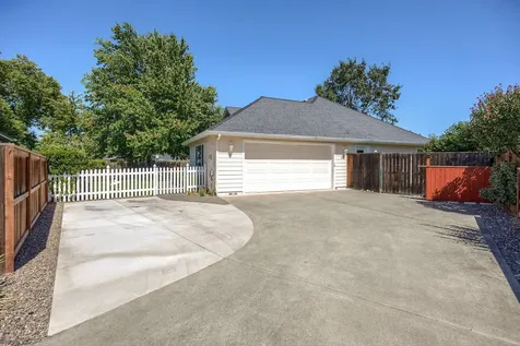 927 SW Princess Circle Grants Pass OR 97527
