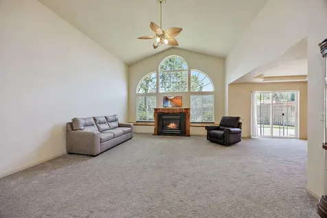 927 SW Princess Circle Grants Pass OR 97527