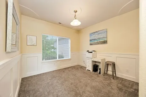 698 Mountain Avenue Central Point OR 97502