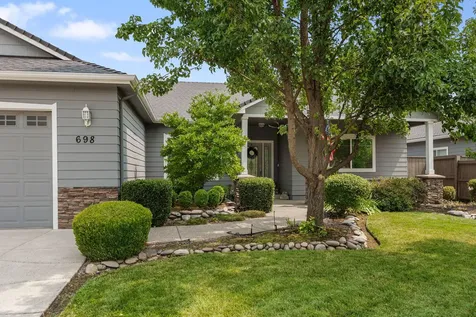 698 Mountain Avenue Central Point OR 97502