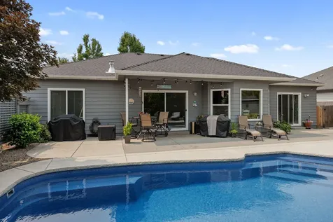 698 Mountain Avenue Central Point OR 97502