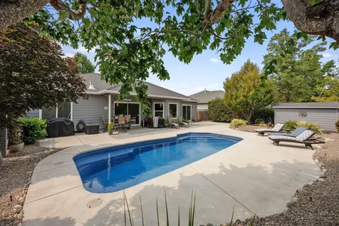 698 Mountain Avenue Central Point OR 97502