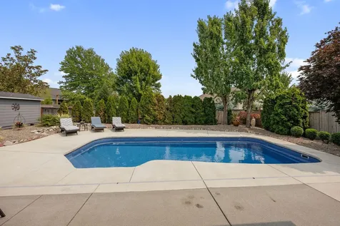 698 Mountain Avenue Central Point OR 97502