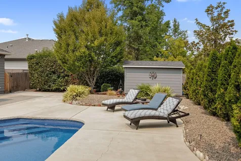 698 Mountain Avenue Central Point OR 97502