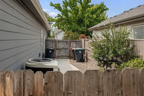 698 Mountain Avenue Central Point OR 97502