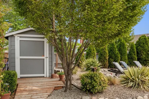 698 Mountain Avenue Central Point OR 97502