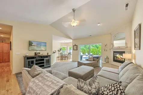 698 Mountain Avenue Central Point OR 97502