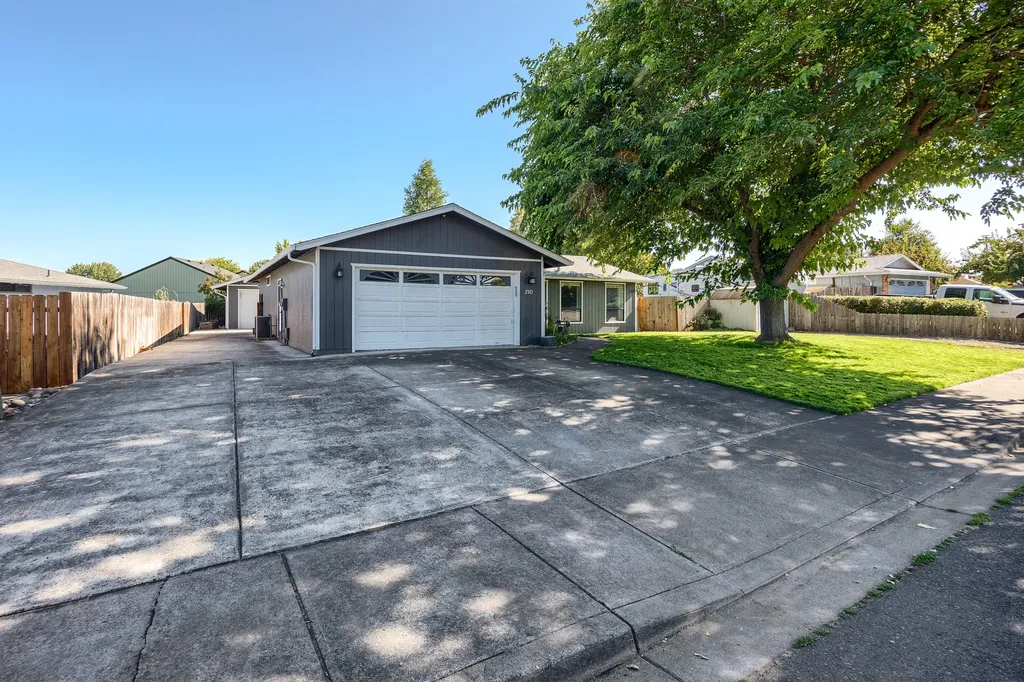 210 Arnwood Street Medford OR 97501