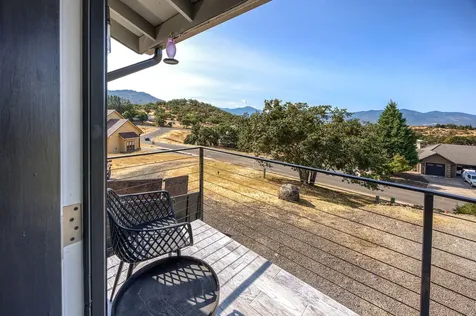 5630 Fallbrook Lane Medford OR 97504