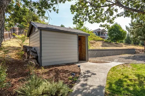 5630 Fallbrook Lane Medford OR 97504