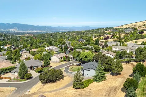 5630 Fallbrook Lane Medford OR 97504