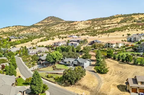5630 Fallbrook Lane Medford OR 97504