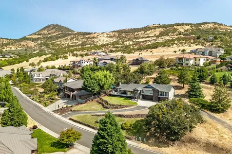 5630 Fallbrook Lane Medford OR 97504