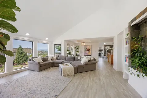 5630 Fallbrook Lane Medford OR 97504