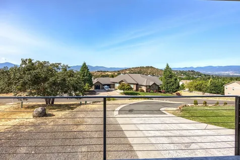 5630 Fallbrook Lane Medford OR 97504