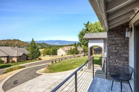 5630 Fallbrook Lane Medford OR 97504