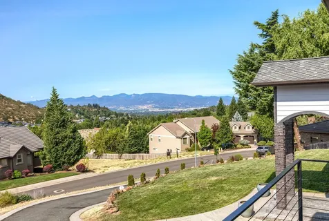 5630 Fallbrook Lane Medford OR 97504
