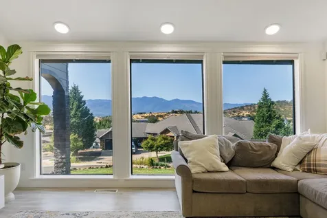 5630 Fallbrook Lane Medford OR 97504